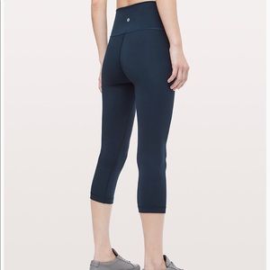 Wunder under Lululemon cropped leggings blue